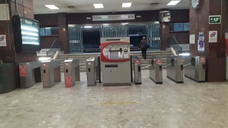 Cercanías &#039;jubila&#039; los últimos tornos de la red en Ramón y Cajal y completa la instalación de puertas de vidrio