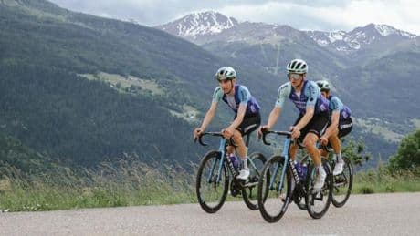 Les stages en altitude, un passage désormais obligé pour les équipes du Tour de France : « On va sur le vélo, on mange, on dort et on recommence »