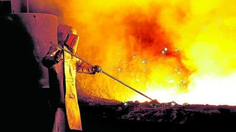 Las empresas de la siderurgia vasca se refugian en los ERTE ante la convulsión del sector