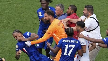 Agresión de Luis Enrique: propina un manotazo a Joao Pedro tras la final del Mundial de Clubs