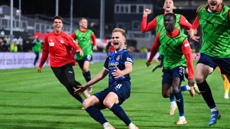 Relegation: Heidenheim trifft in der Nachspielzeit und bleibt Bundesligist