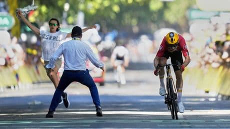 Irre Aktion bei Tour de France - Extinction Rebellion bekennt sich zu Anti-Israel-Protest