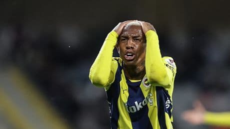 Fenerbahçe VAR'dan penaltı bekledi!