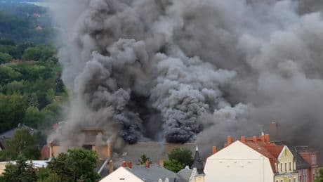 Großbrand in Dresden: Ehemalige Staatsoperette steht in Flammen