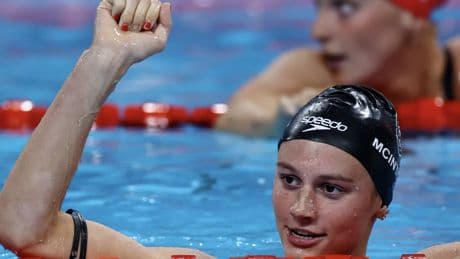 La Canadienne Summer McIntosh bat le record du monde du 400 m nage libre