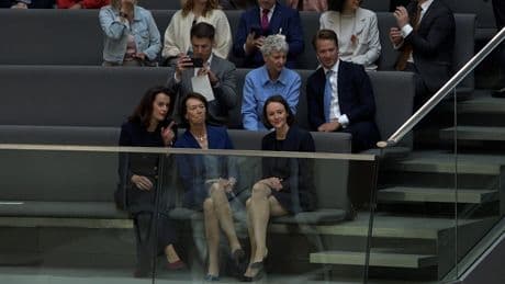 Kanzlerwahl - Familie Merz beim großen Moment