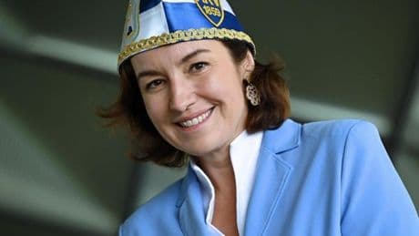 Astronautin im Narrenkäfig? Raumfahrtministerin Bär wird Ritterin