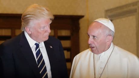"J'aimerais être pape": quand Donald Trump ironise sur la succession du pape François