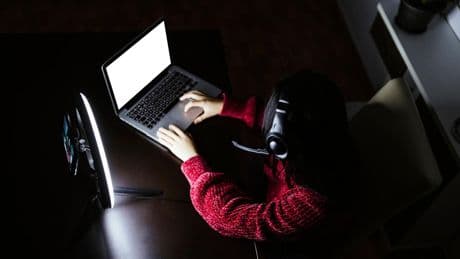 "Geht um die großen Fälle": Steuerfahnder jagen Influencer aus NRW – wegen Millionenbetrug