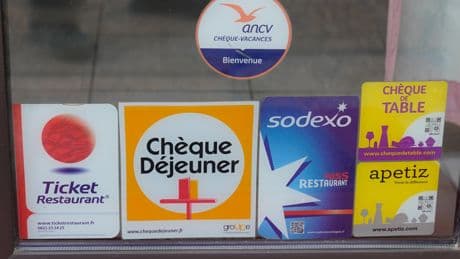 Titres-restaurant : en quoi consisterait le «double plafond» évoqué par le gouvernement ?