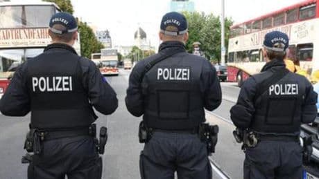 Berlino, arrestati quattro leader del gruppo estremista di destra «Regno di Germania»: tra loro c'è anche il fondatore