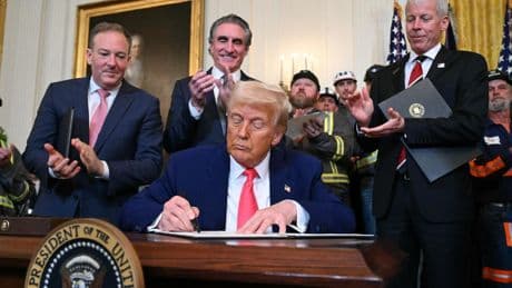 Les États-Unis selon Donald Trump : 100 jours qui ont ébranlé l’Amérique