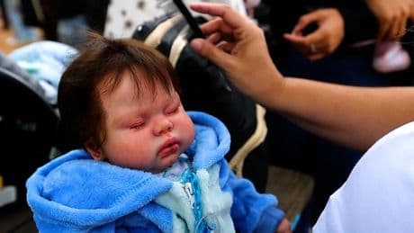 'Madres' de muñecas hiperrealistas defienden su pasión frente a críticas