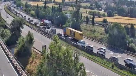 Más de 340.000 vehículos ya han salido del área metropolitana por la segunda Pascua