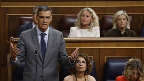 Sánchez defiende que su Gobierno es «limpio» mientras Feijóo le echa en cara la corrupción