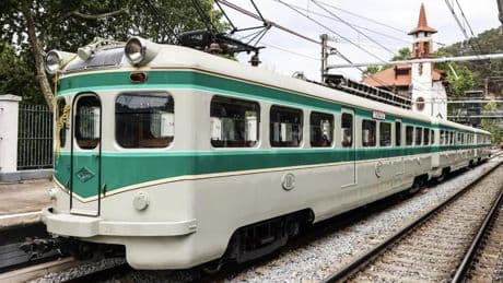 Construido en la posguerra, este tren vuelve a circular en la provincia de Barcelona para turistas y nostálgicos