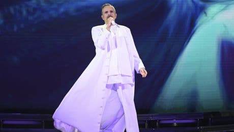 El magnetismo de Miguel Bosé, intacto en su concierto de Sevilla