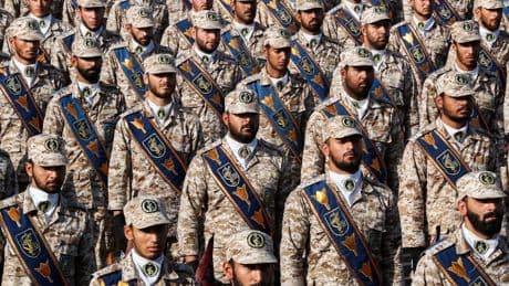 Militarismus: In den Abgrund geht’s mit Marschmusik