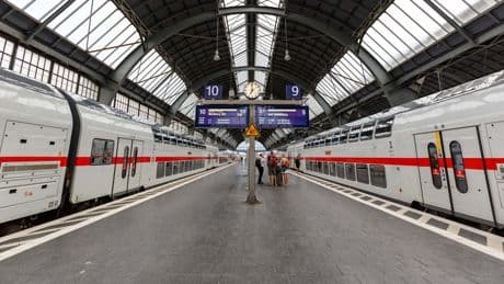 Zug-Chaos trifft Festival-Besucher - Blitzschlag legt Hauptbahnhof in Karlsruhe lahm