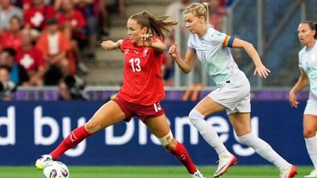 Frauen-Fußball: Finnland siegt zum EM-Start