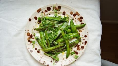 Erbsenschoten auf Feta-Creme: Die Wolke unter der Erbse