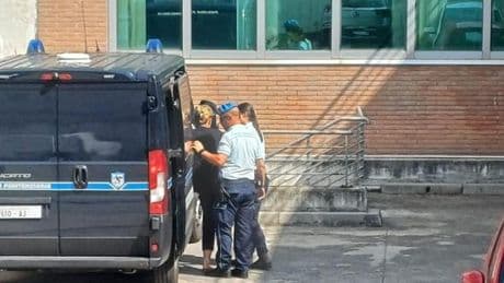 Imperia, tangenti per i permessi di soggiorno: documenti per un “facoltoso russo”