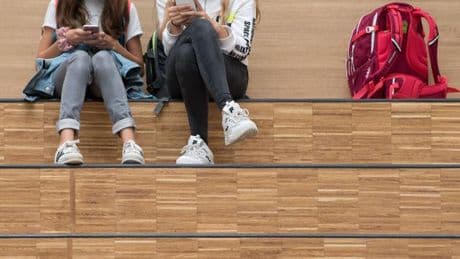 Digitale Medien: Deutsche Jugendliche verbringen besonders viel Zeit am Bildschirm