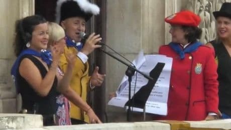 El pregón de Francis Díez, cantante de Doctor Deseo: «Un pueblo que bebe unido, permanece unido»