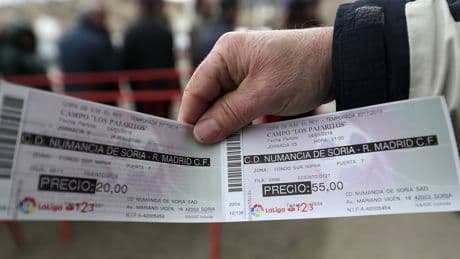 Consumo obligará a las empresas a incluir los gastos de gestión en el precio final de las entradas adquiridas online