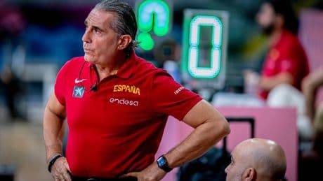 Scariolo: "Si tiramos la manta hacia Antetokounmpo nos pueden hacer un traje desde el triple"