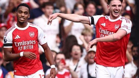 Jurriën Timber held van Arsenal tijdens ruime zege op Leeds United, Noa Lang valt in bij winnend Napoli