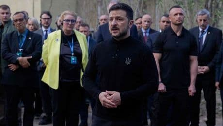 En direct, guerre en Ukraine : « Tous les territoires temporairement occupés appartiennent à l’Ukraine », répète Volodymyr Zelensky