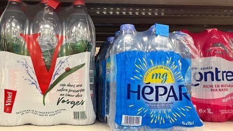 Les sources Contrex et Hépar contaminés par des microplastiques issus de décharges sauvages des usines Nestlé