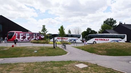 XXL-Tross mit 80 Leuten - Bundesligist reist mit DREI Bussen ins Camp