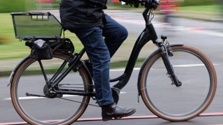 Viele Unfälle mit Pedelecs: Verband will Helmpflicht