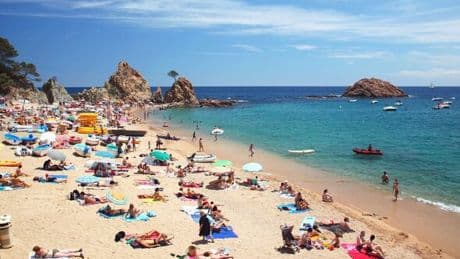 Brits urged to avoid doing this beach activity in Spain this summer or risk £632 fine