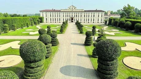 Visite guidate anche per bambini e caccia al tesoro con il pavone