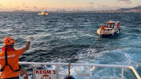 Heybeliada açıklarında sürüklenen tekne kurtarıldı