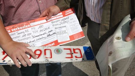 Rotes Kennzeichen am Auto: Wann es erlaubt ist und wann nicht