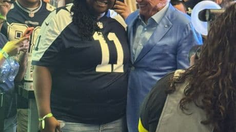 Jerry Jones jokes with Micah Parsons’ mother about Cowboys’ ongoing contract saga