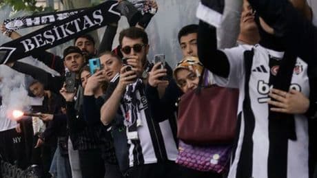 Beşiktaş kafilesi şampiyon gibi karşılandı!