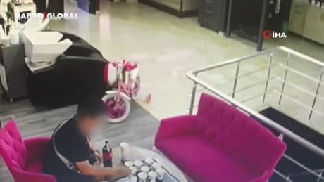Eltisi tarafından içeceğine bir şişe ilaç karıştırılan kadın ölümden döndü, o anlar kamerada!