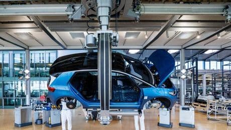 Automobilbranche: Autozulieferer halten sich mit Investitionen zurück