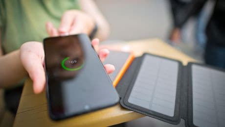 Strom sparen: Rucksack, Parkscheibe & Dusche: Kennen Sie schon diese solarbetriebenen Gadgets?