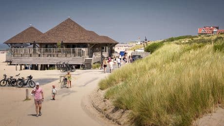 ’Cadzand Tropez’ is zalig maar de tosti is 15 euro en een knap appartement kost 7 miljoen