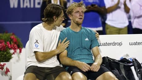 Davidovich, roto en un mar de lágrimas y consolado por De Miñaur tras su cuarta derrota en una final: &quot;Otro día sin suerte&quot;