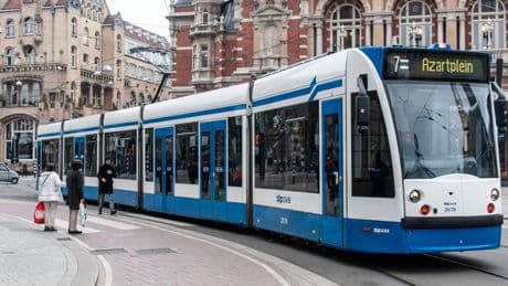 82-jarige vrouw tegen grond gesmakt als ze passagier aanspreekt op verkeerd instappen in tram