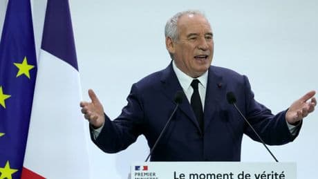 "5.000 euros de plus chaque seconde": François Bayrou alerte sur l'envolée de la dette, "un mal auquel nous n'échapperons pas si nous ne sommes pas courageux"