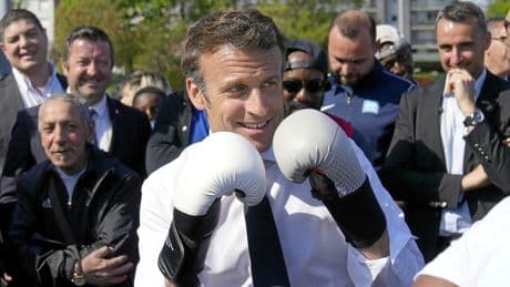 « Rester beau est un impératif médiatique ! » : comment Macron a fait de son corps un outil de pouvoir politique