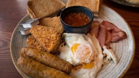 Brit in Spain orders full English breakfast and is stunned by the price